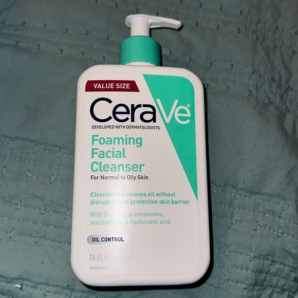 CeraVe Oil Control Foaming Facial Cleanser Value Size 16 fl oz NEW - Picture 1 of 3